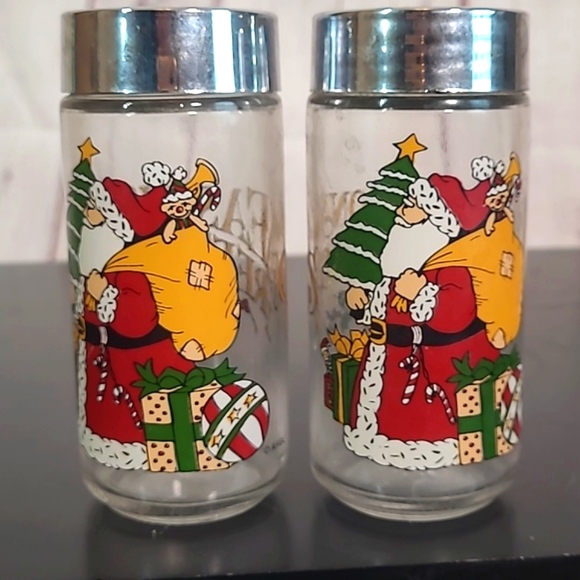 Vintage 80s Painted Glass Holiday Christmas Santa Claus Salt & Pepper Shakers - Picture 11 of 12